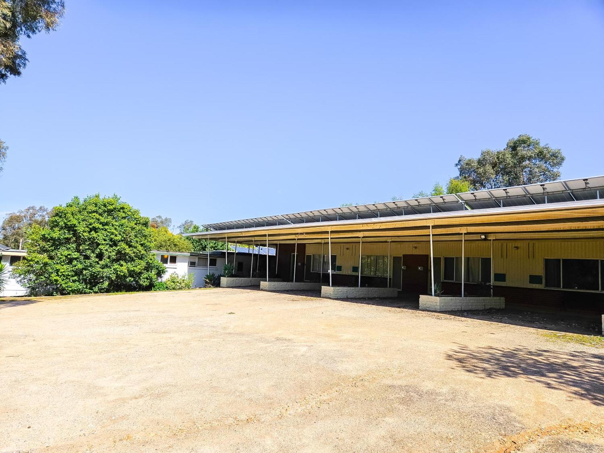 Green Door Motel Lavington 外观 照片