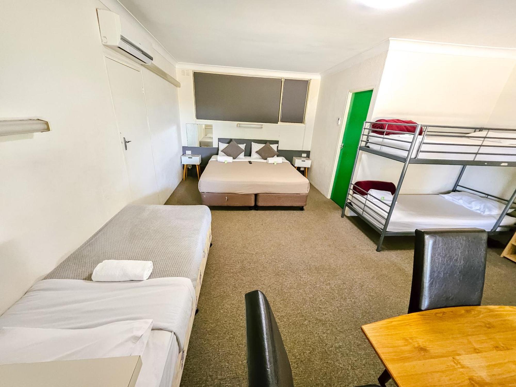 Green Door Motel Lavington 外观 照片