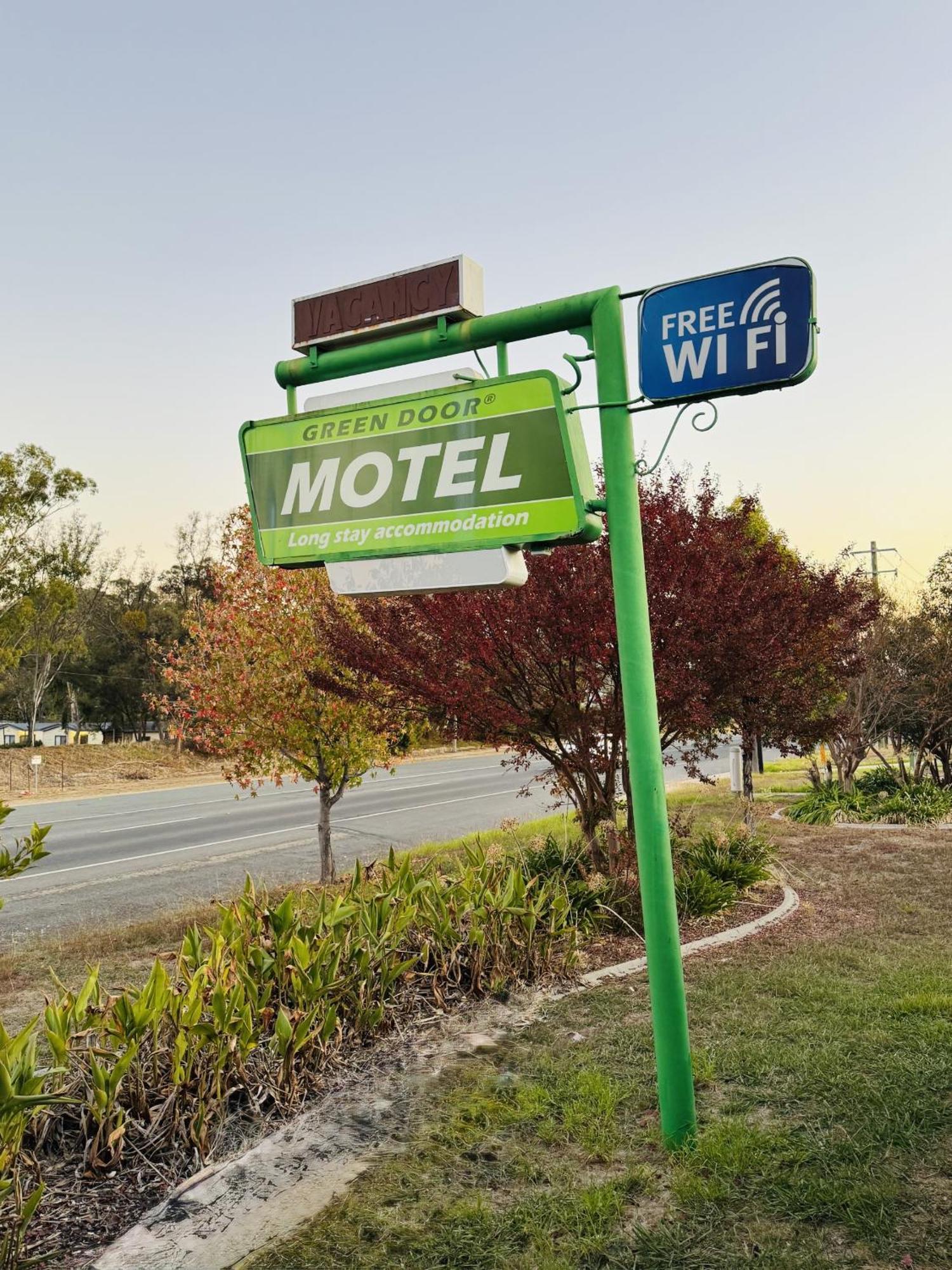Green Door Motel Lavington 外观 照片