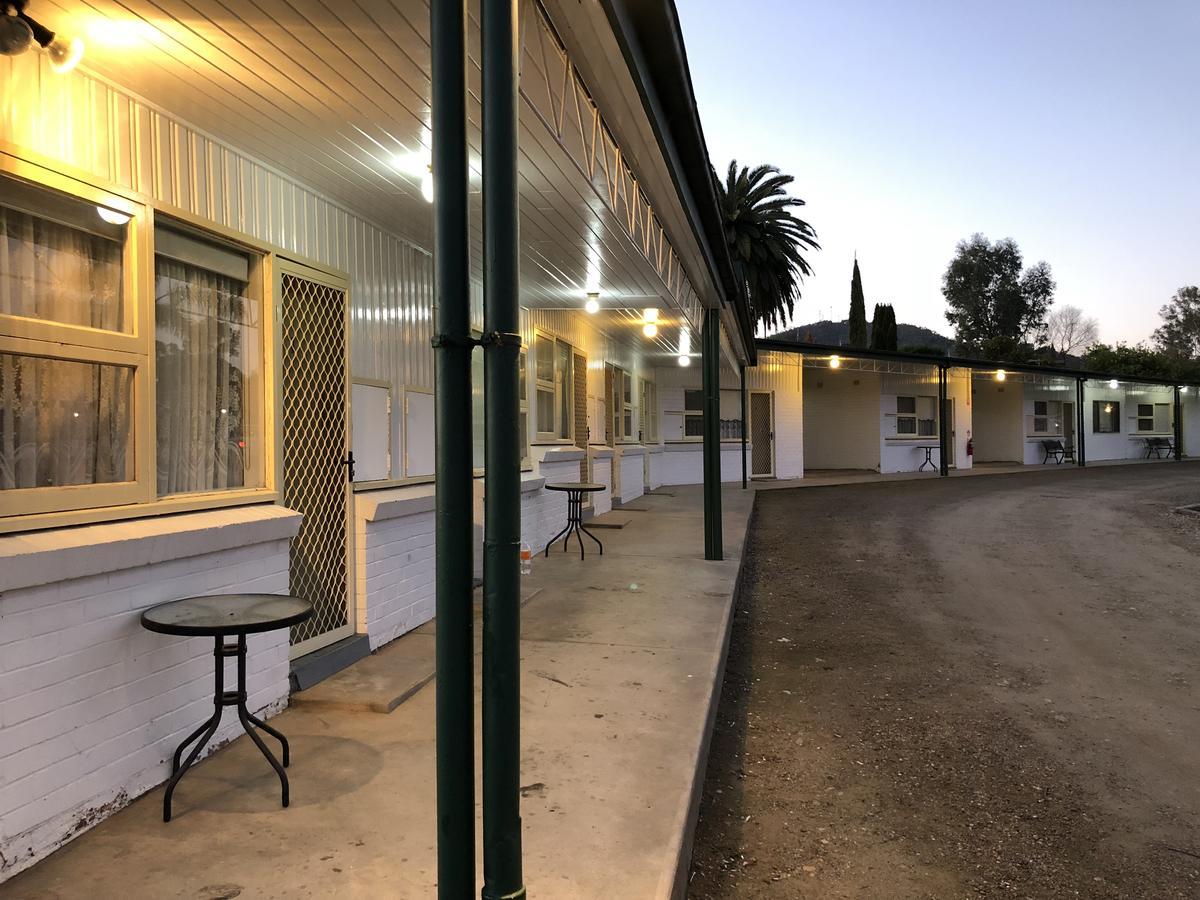 Green Door Motel Lavington 外观 照片