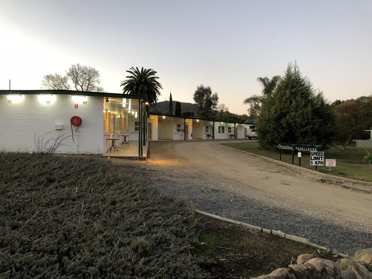Green Door Motel Lavington 外观 照片