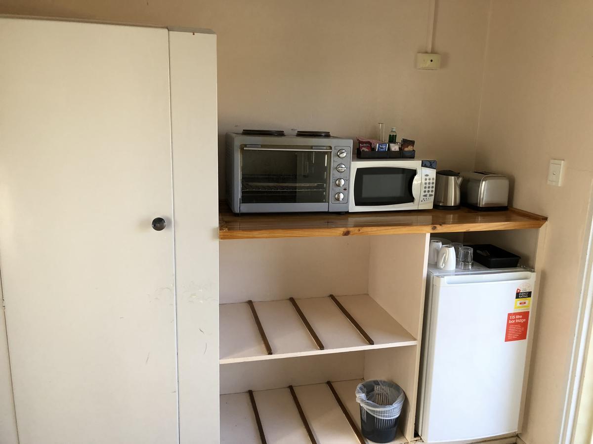 Green Door Motel Lavington 外观 照片