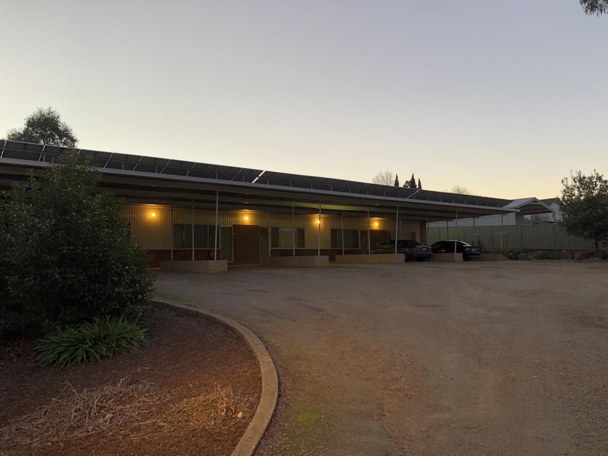 Green Door Motel Lavington 外观 照片